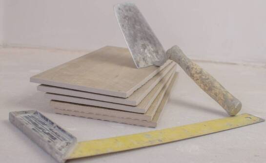 Jak odpowiednio dobrać materiały do zabudowy z płyt GK?