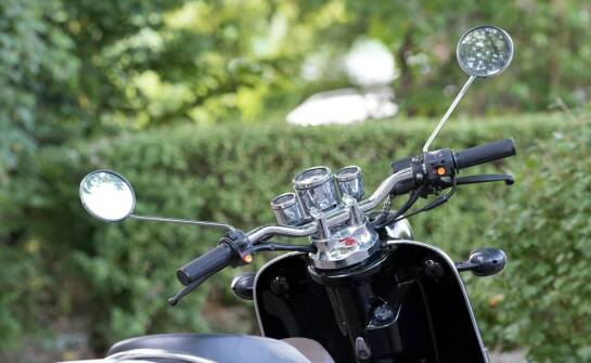 Poradnik dla początkujących: jak korzystać z elektrycznych hulajnóg z wypożyczalni?