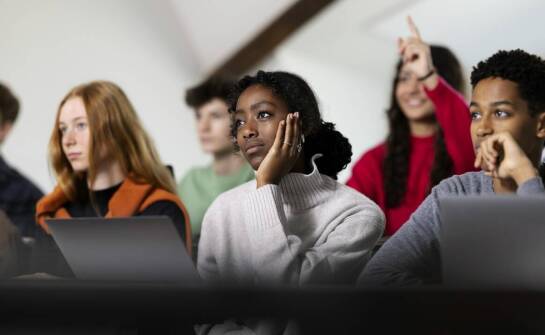 Jak szybki internet wspiera rozwój usług cyfrowych w edukacji?