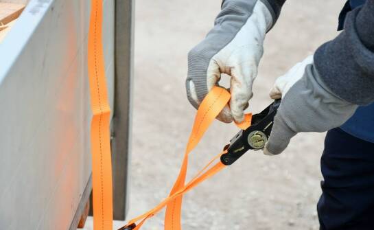 Nowoczesne podejście do reklamy – odblaskowe smycze z logo