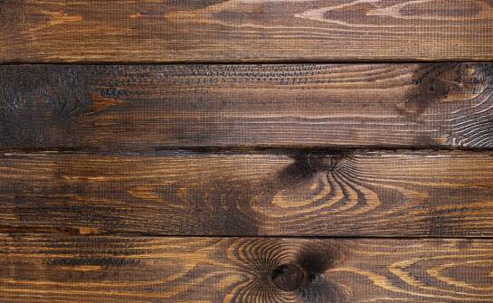 Drewniane płyty z efektem "Sägerau" – wyjątkowy wybór dla kreatywnych projektów.