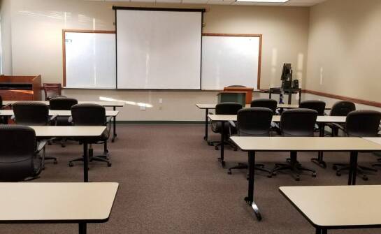 Przewodnik po wyborze najlepszej tablicy na kółkach flipchart do biura lub szkoły