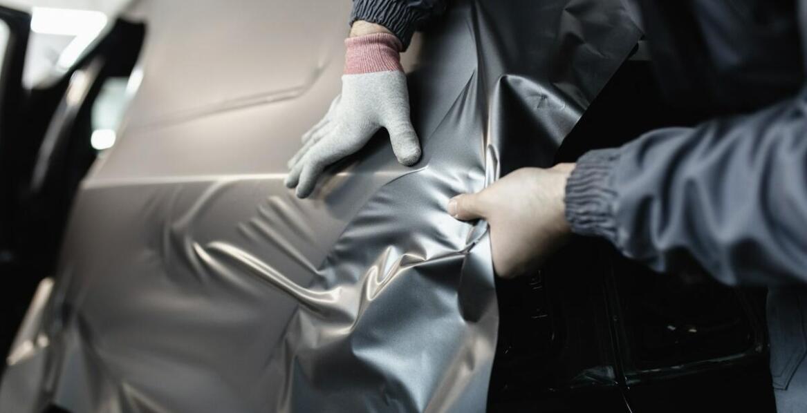 Jakich błędów unikać przy wyborze folii do zmiany koloru auta?