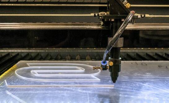 Wpływ technologii laserowej na innowacyjność w branży elektronicznej