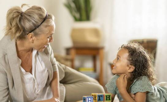 Jak poprawić komunikację interpersonalną dzięki logopedycznej terapii?