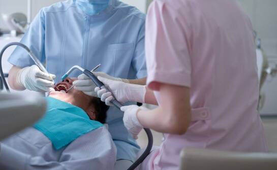 Piaskowanie zębów a ochrona przed próchnicą – co warto wiedzieć?