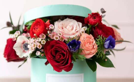 Jak róże w pudełku mogą podkreślić wagę wydarzenia?