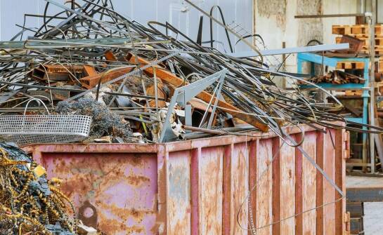 Wpływ jakości materiałów na wybór kontenera do złomu