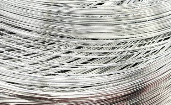 Ocynkowane druty: kluczowe zalety i ich znaczenie w różnych branżach