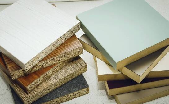 Porównanie płyty OSB 22 2500x1250 z innymi materiałami budowlanymi.