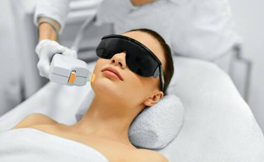 Czy zabieg Plexr jest inwazyjny?