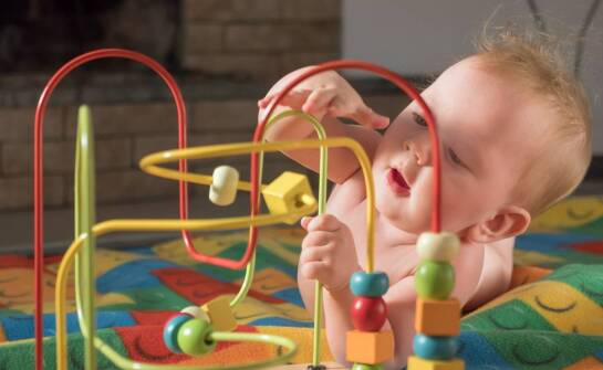 Jakie funkcje sprawiają, że Fisher Price żółwik jest idealnym wyborem dla dzieci?