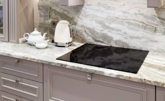 Dlaczego granit to idealny materiał na kuchenne blaty?