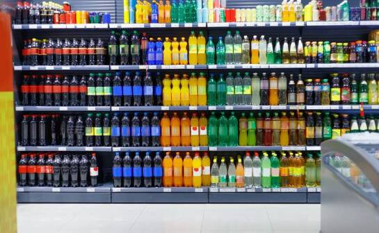 Zalety współpracy z hurtownią napojów dla firm cateringowych