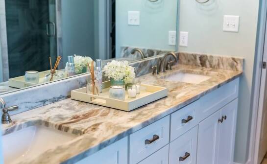 Kamienne blaty do łazienki – jakie są najnowsze trendy w projektowaniu?