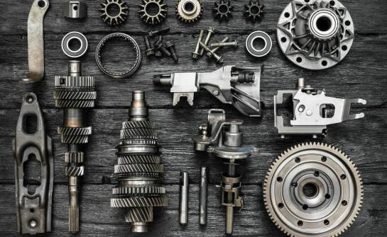 Części zamienne do maszyn rolniczych – dlaczego każda minuta się liczy?