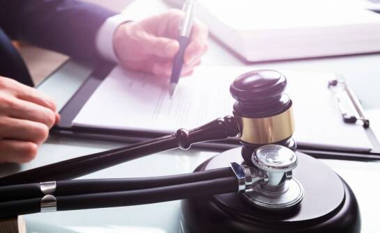 W jaki sposób prawna kancelaria może pomóc lekarzom w przypadku pozwów?