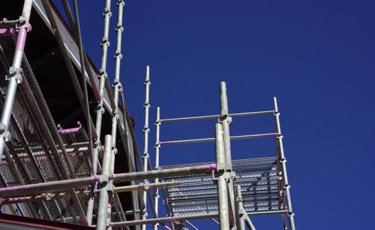 Praktyczne aspekty szkolenia do montażu rusztowań