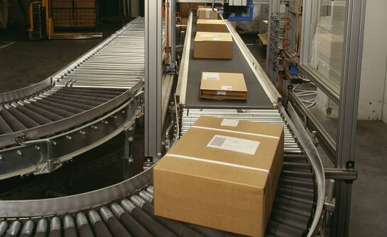 Jak nowe technologie poprawiają funkcjonalność przenośników kartonów?