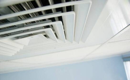 Zastosowanie kanałowych klimatyzatorów w sportowych obiektach – co warto wiedzieć?