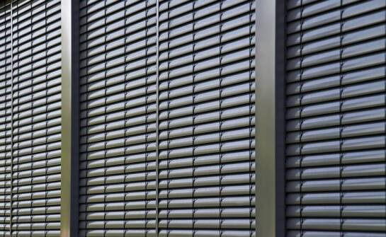 Bezpieczeństwo i estetyka: wybór antywłamaniowych rolet do domu