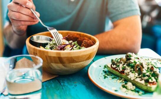 Wyżywienie w pensjonacie w Karpaczu: opcje dla wegetarian i wegan