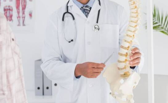 Jak chiropraktyka wspiera leczenie dyskopatii?