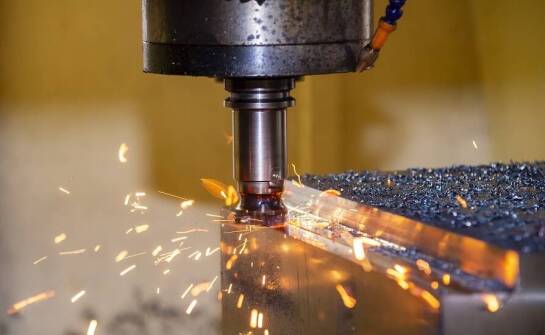 Jak toczenie dużych gabarytów wpływa na efektywność produkcji w przemyśle?