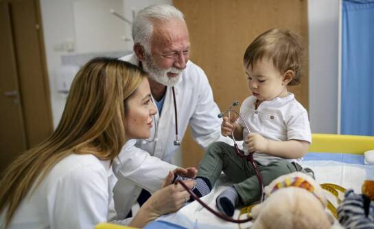 Jakie są zalety pediatrycznej opieki specjalistycznej?