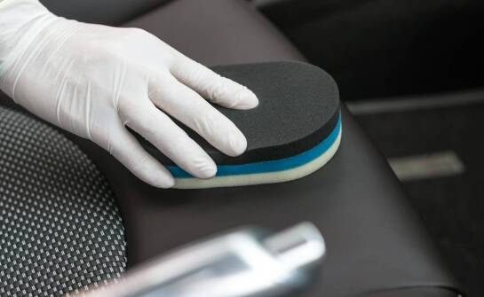 Zmiana koloru wnętrza pojazdu – jak może pomóc samochodowy tapicer?