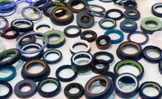 Jak uszczelki wpływają na bezpieczeństwo pracy rolniczych maszyn?