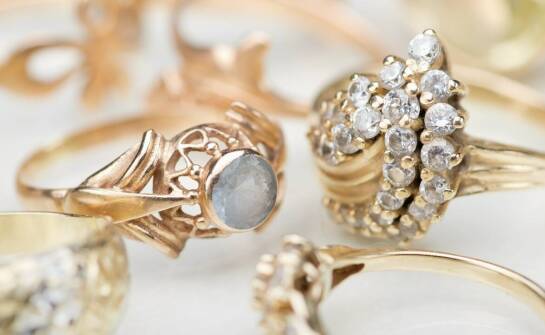 Wpływ wykończenia na wygląd bursztynowych pierścionków