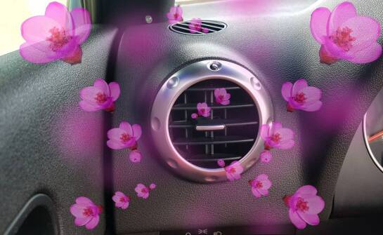 Zapachowa zawieszka z logo jako narzędzie promocyjne w transporcie osobowym