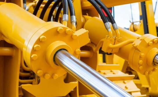 Wpływ regeneracji hydraulicznych silników na redukcję operacyjnych kosztów