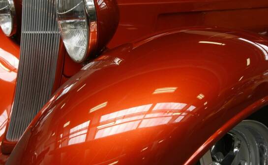 Trwałość żywicznych posadzek w garażach – co warto wiedzieć?