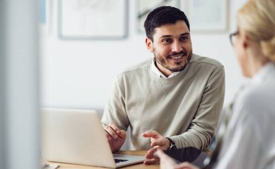 Dlaczego warto skorzystać z bezpłatnych konsultacji u ubezpieczeniowego doradcy?