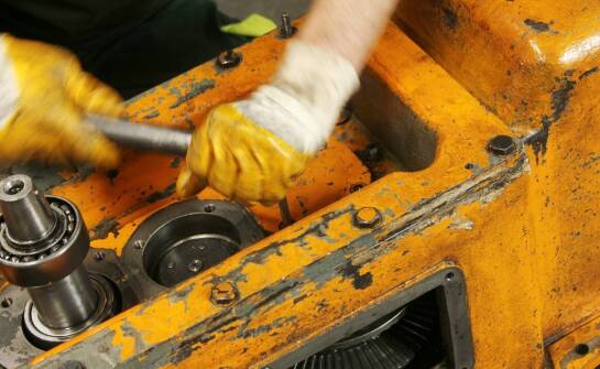 Jakie są najważniejsze standardy jakości przy regeneracji zębatych pomp hydraulicznych?