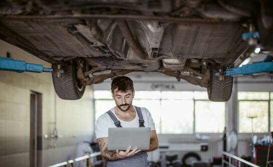 Jak archiwizacja historii napraw wpływa na efektywność w serwisie?