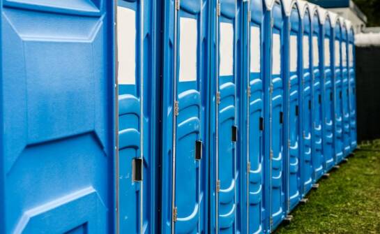 Przenośne toalety a estetyka na imprezach plenerowych