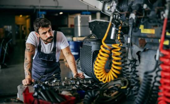 Rola wysokiej jakości smarów w utrzymaniu floty ciężarowej