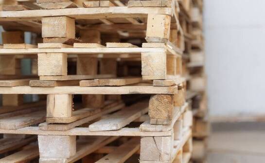 Jak drewniane palety wspierają ekologiczne praktyki biznesowe?
