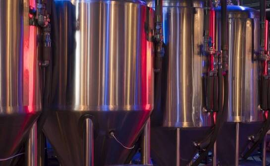 Kwasoodporne zbiorniki: jak chronią przed korozją w przemyśle chemicznym?