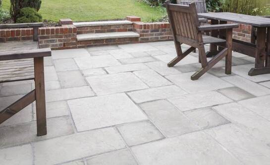 Wybór odpowiednich betonowych płyt tarasowych do Twojego projektu ogrodowego