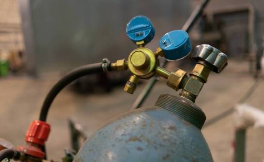 Przegląd zastosowań technicznego argonu w różnych gałęziach przemysłu