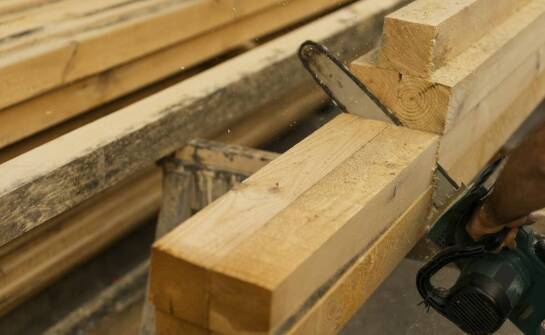 Wpływ jakości spalinowych pilarek na efektywność pracy w budownictwie