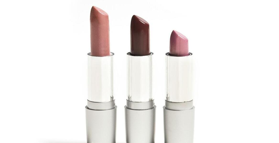 Jakie korzyści niesie za sobą użycie przezroczystych tub w opakowaniach do pomadek?