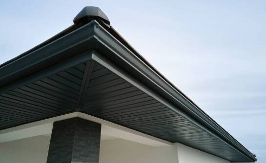 Zastosowanie odpornych na uszkodzenia mechaniczne materiałów w dachach