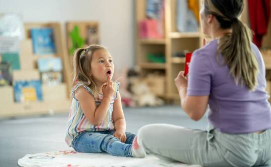 W jaki sposób logopeda diagnozuje i leczy zaburzenia mowy wynikające z wad zgryzu?
