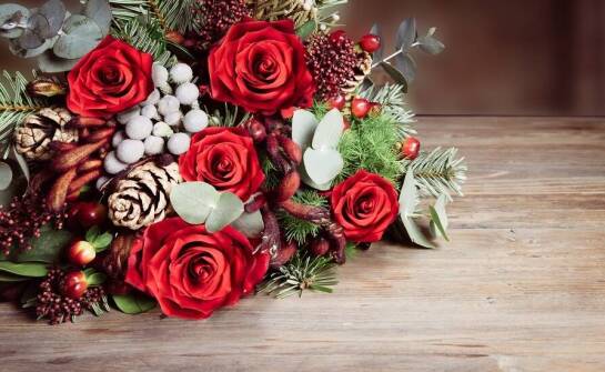 Świąteczna florystyka: jak stworzyć przytulną atmosferę w domu?