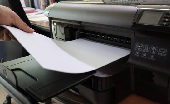 Jak zaoszczędzić na papierze ksero w ramach zrównoważonej polityki rozwoju firmy?